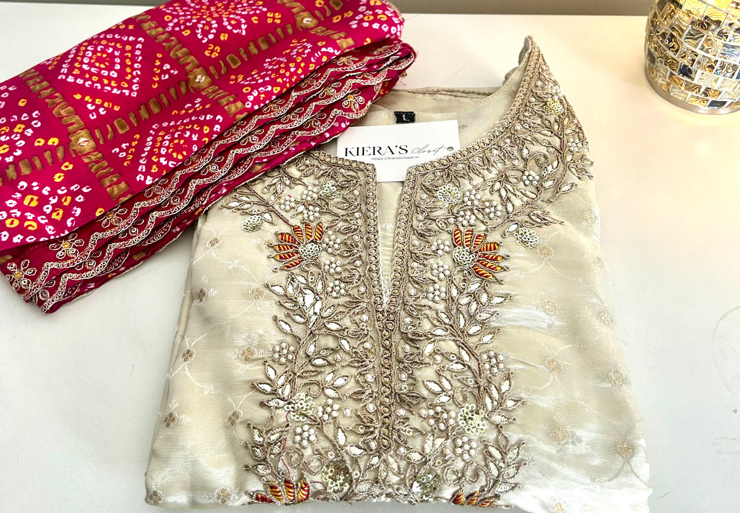 Off White Kurta With Pink Bandhani Dupatta