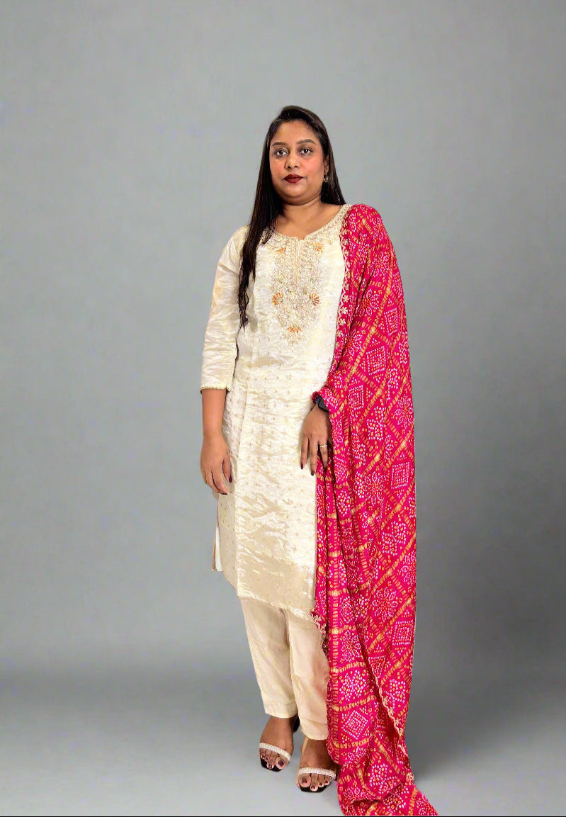 Off White Kurta With Pink Bandhani Dupatta