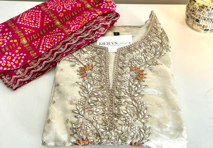 Off White Kurta With Pink Bandhani Dupatta