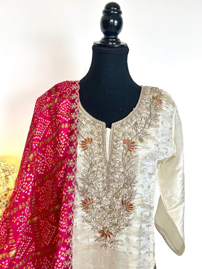 Off White Kurta With Pink Bandhani Dupatta