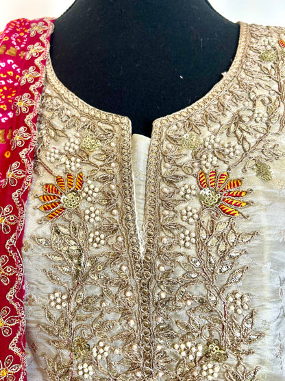 Off White Kurta With Pink Bandhani Dupatta
