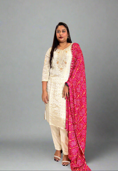Off White Kurta With Pink Bandhani Dupatta